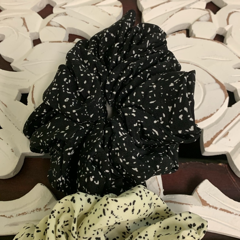 Bundle of 3 Oversized Hair Scrunchies Black, Yellow, and Brown NIB - Picture 6 of 8